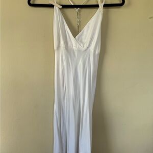 Elegant White Sleeveless Dress